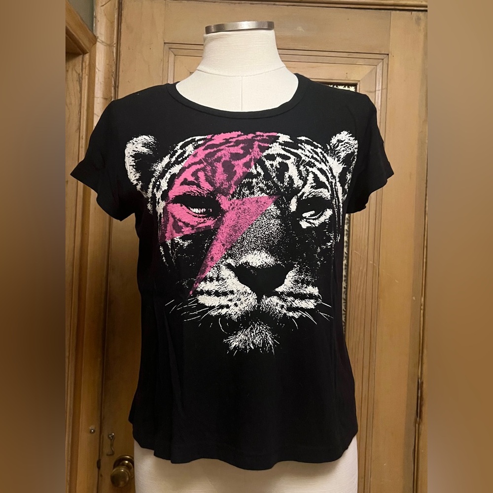 Black leopard tee shirt L